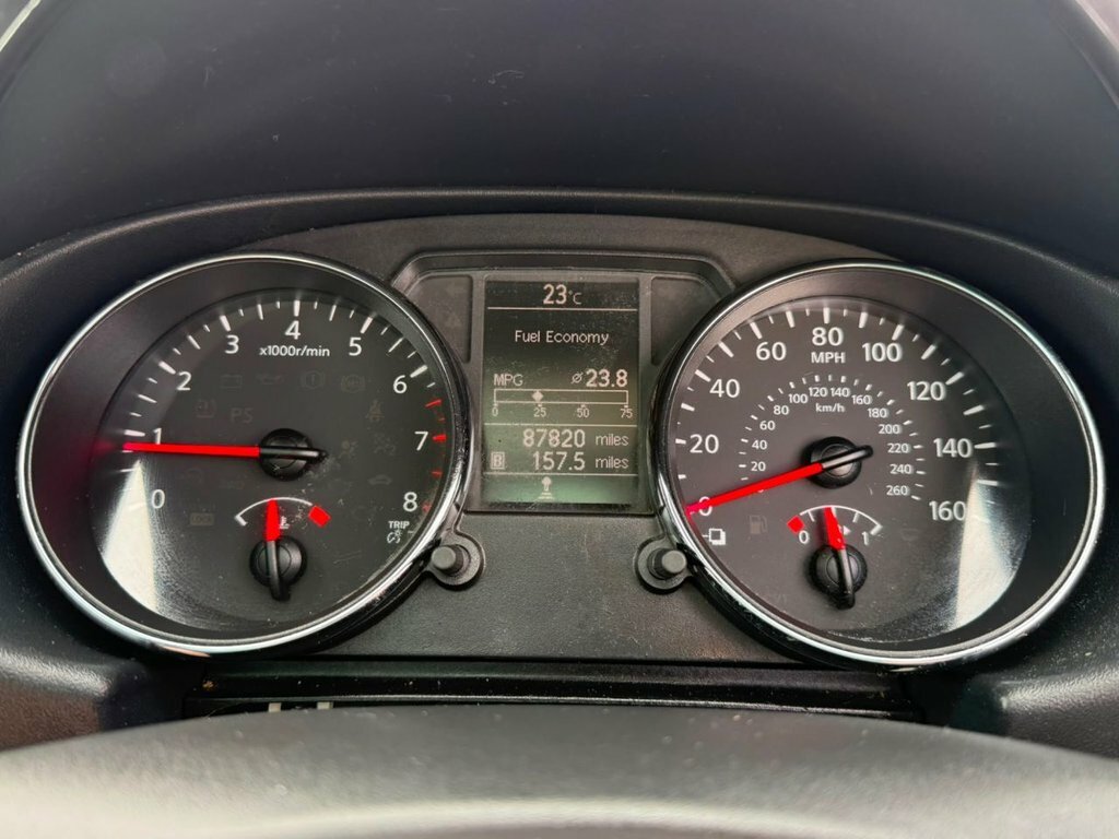 Nissan Qashqai Hatchback Beige #44