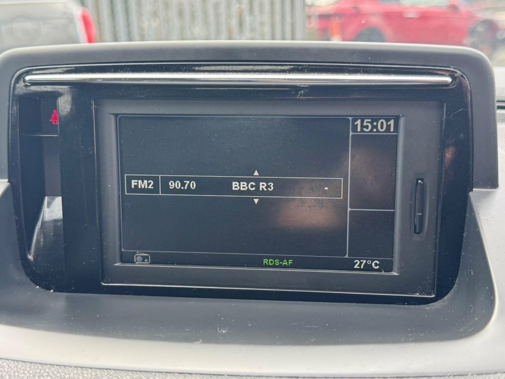 Renault Megane 1.6 16V Dynamique Tomtom Sport Tourer Euro 5 White #42