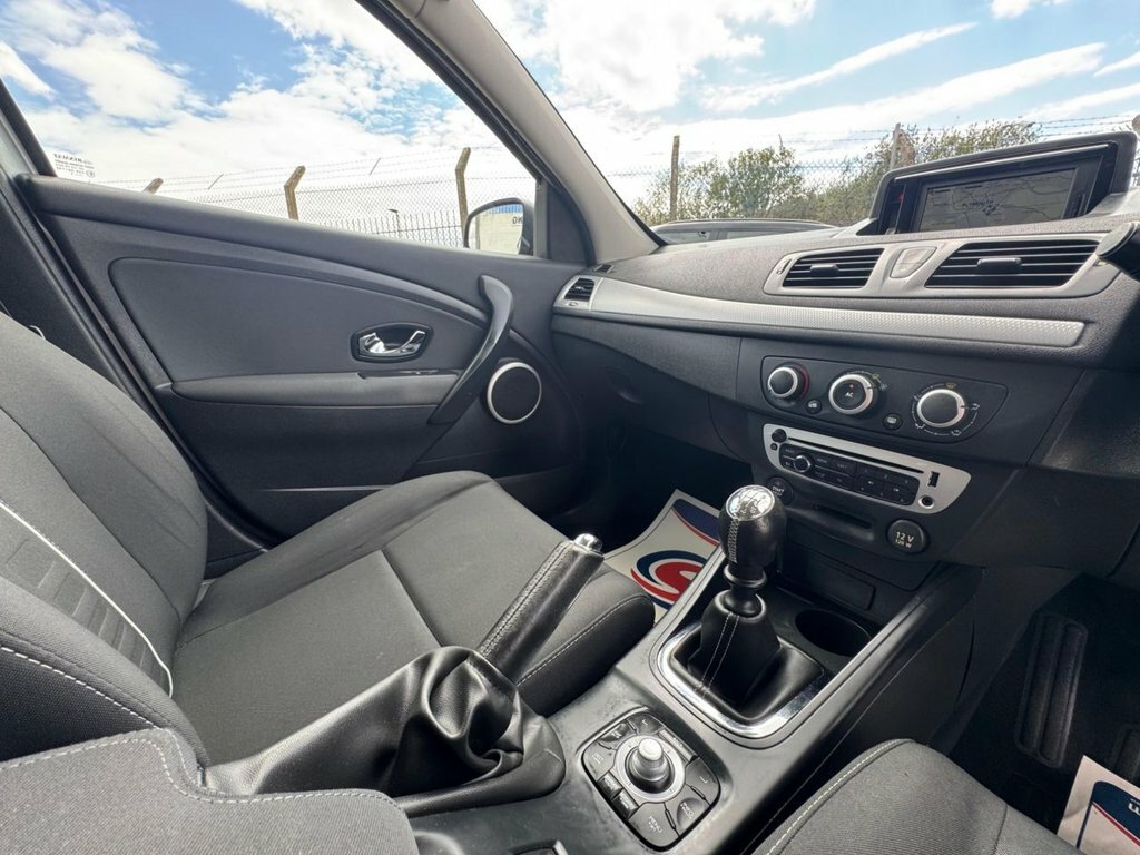 Renault Megane 1.6 16V Dynamique Tomtom Sport Tourer Euro 5 White #36