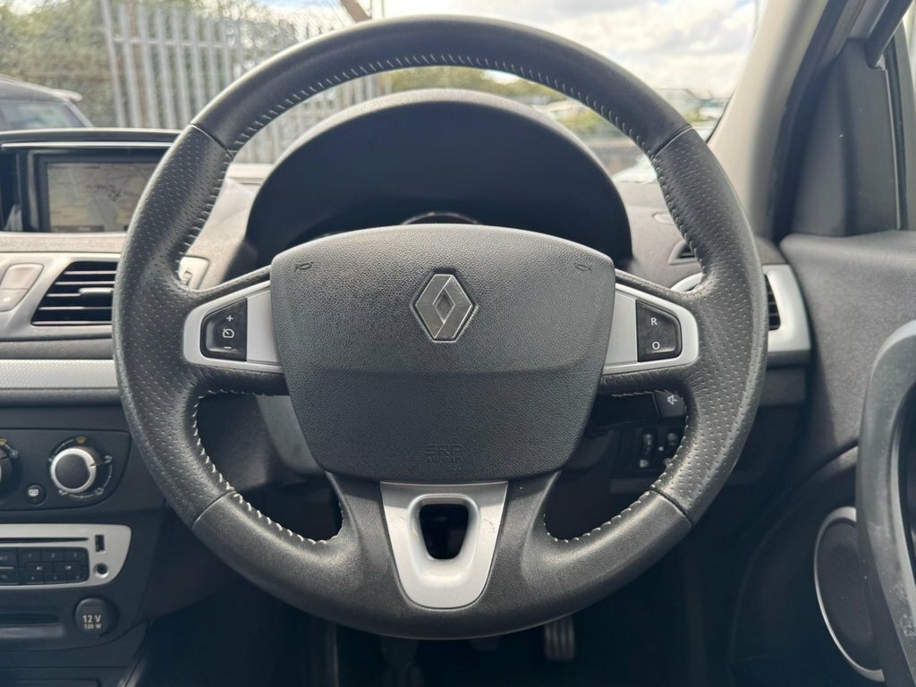 Renault Megane 1.6 16V Dynamique Tomtom Sport Tourer Euro 5 White #29
