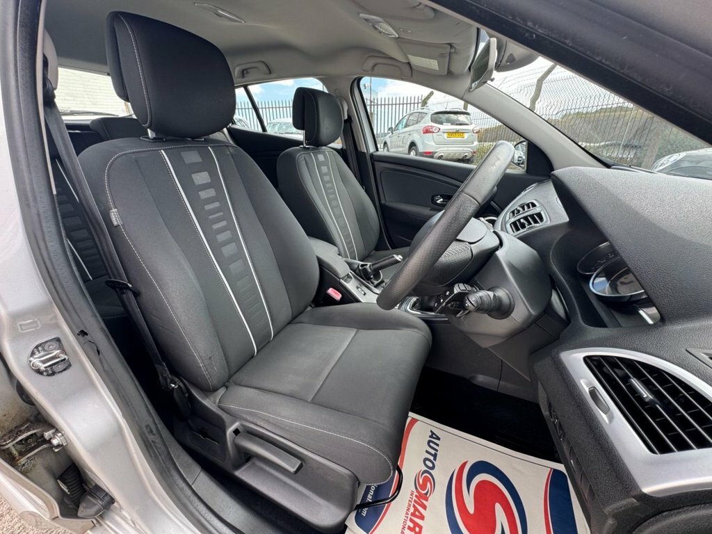 Renault Megane 1.6 16V Dynamique Tomtom Sport Tourer Euro 5 White #33