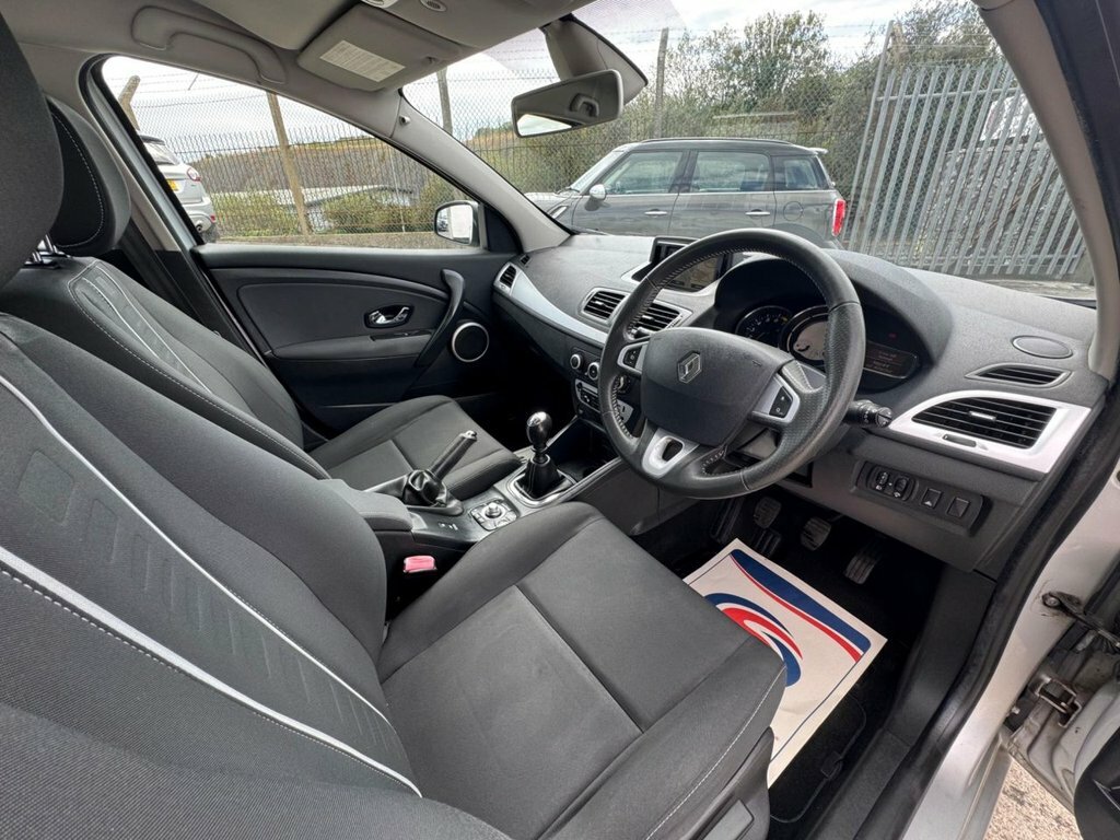 Renault Megane 1.6 16V Dynamique Tomtom Sport Tourer Euro 5 White #34