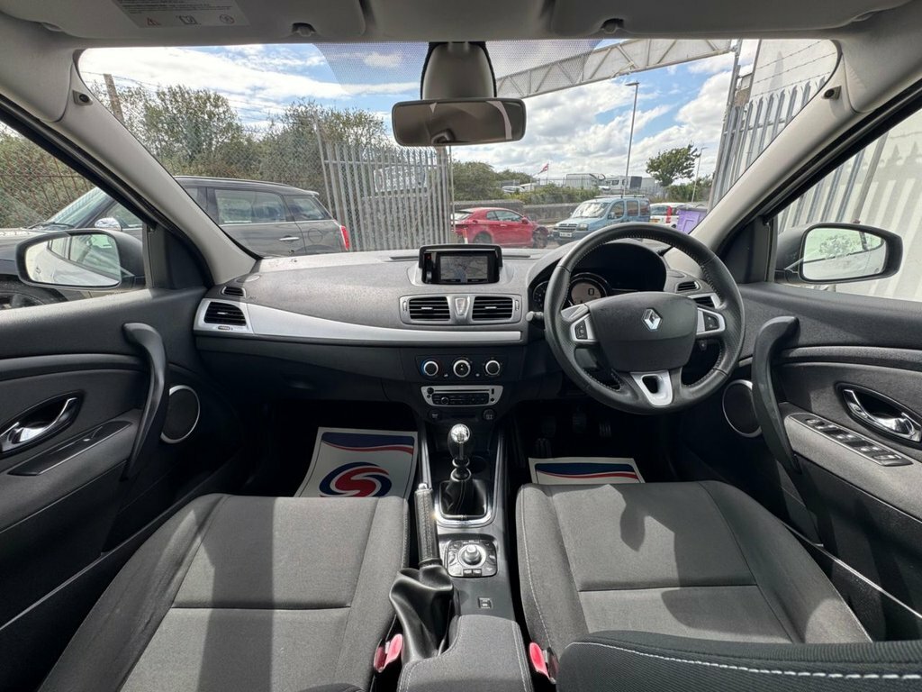 Renault Megane 1.6 16V Dynamique Tomtom Sport Tourer Euro 5 White #18