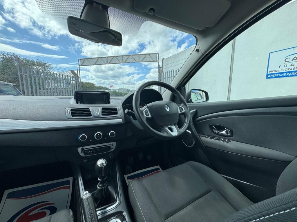 Renault Megane 1.6 16V Dynamique Tomtom Sport Tourer Euro 5 White #21