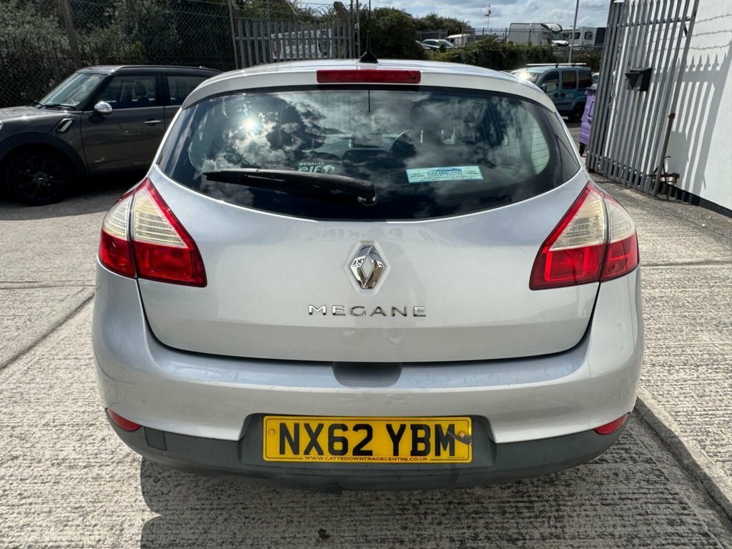 Renault Megane 1.6L Dynamique Tomtom Silver #4