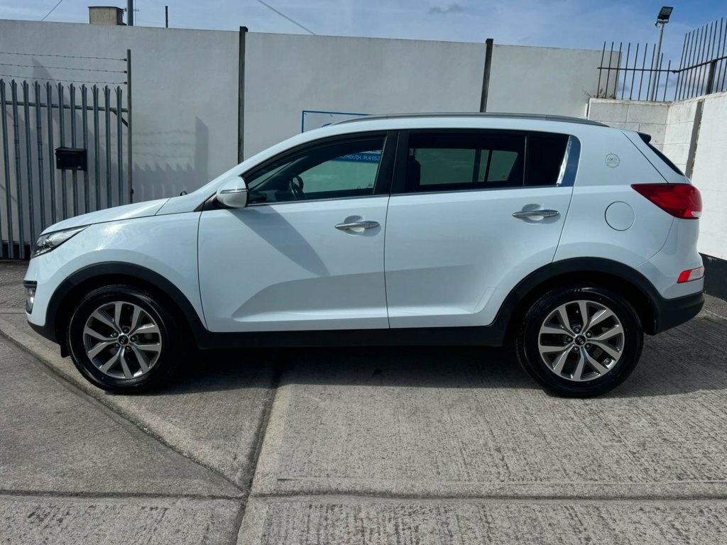 Kia Sportage 1.6L Axis Edition White #2