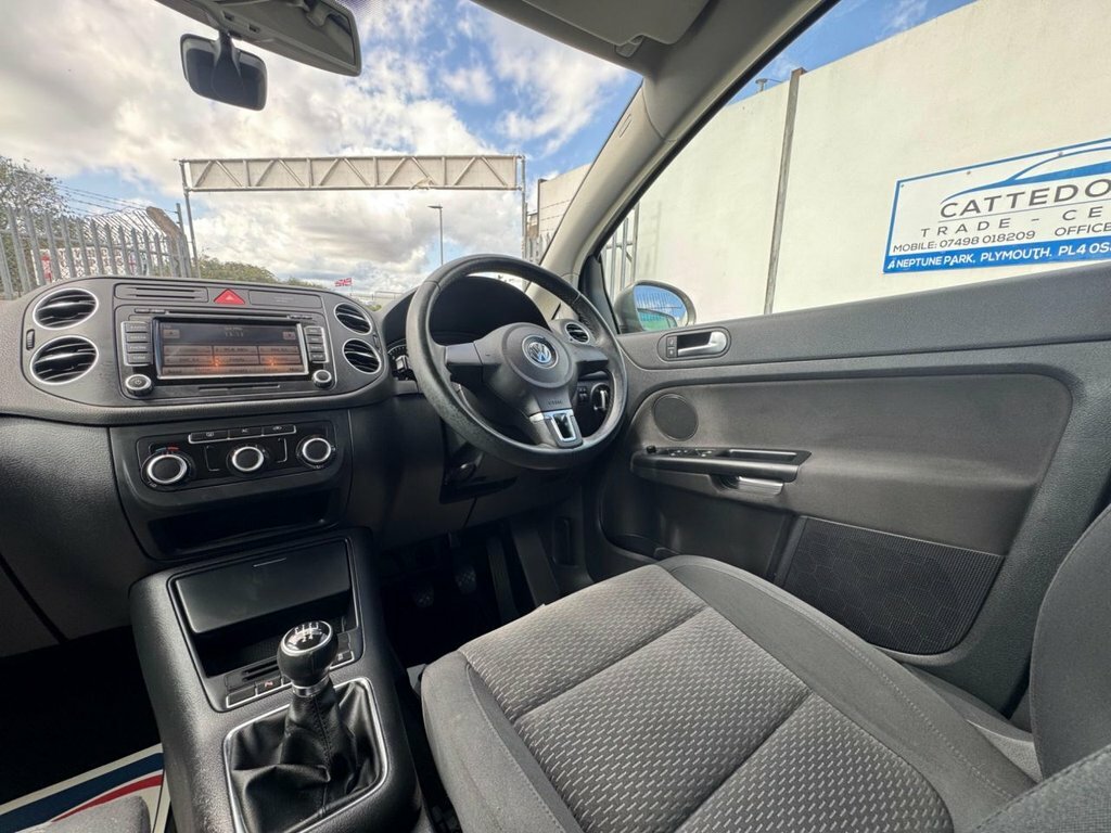Volkswagen Golf Plus Plus Hatchback Red #41