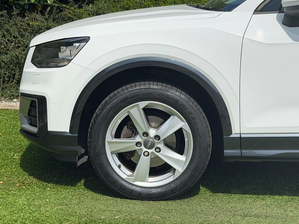 Audi Q2 1L Sport White #6