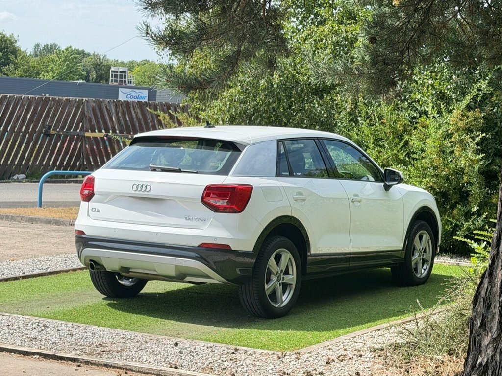 Audi Q2 1L Sport White #3