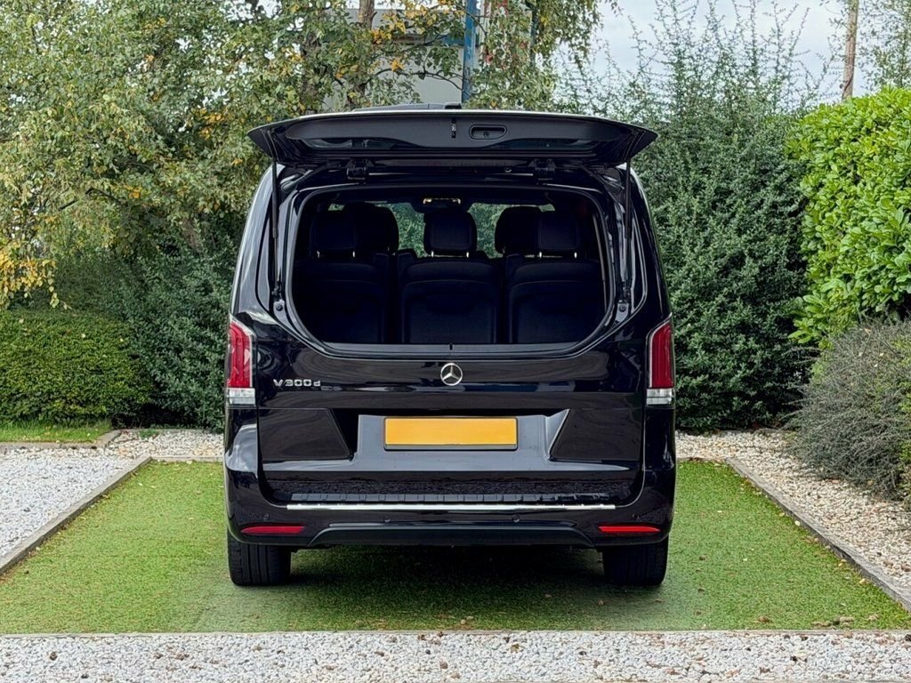 Mercedes-Benz V Class 2L Premium Black #4