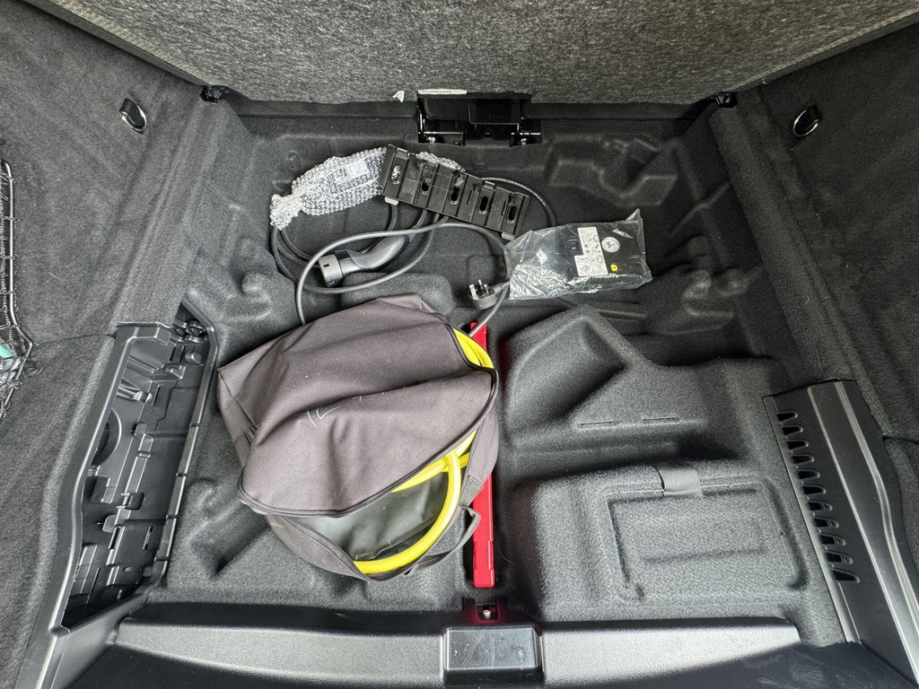 Mercedes-Benz EQC Eqc 400 300Kw Amg Line Premium 80Kwh Grey #66