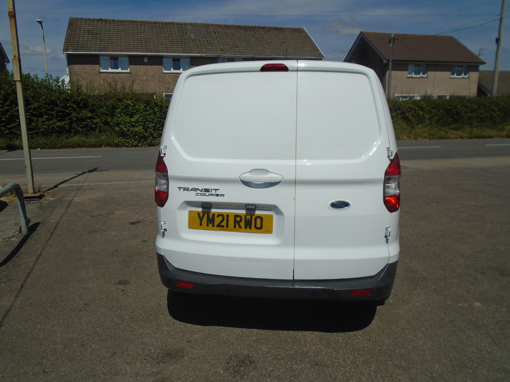 Ford Transit Courier Limited White #5