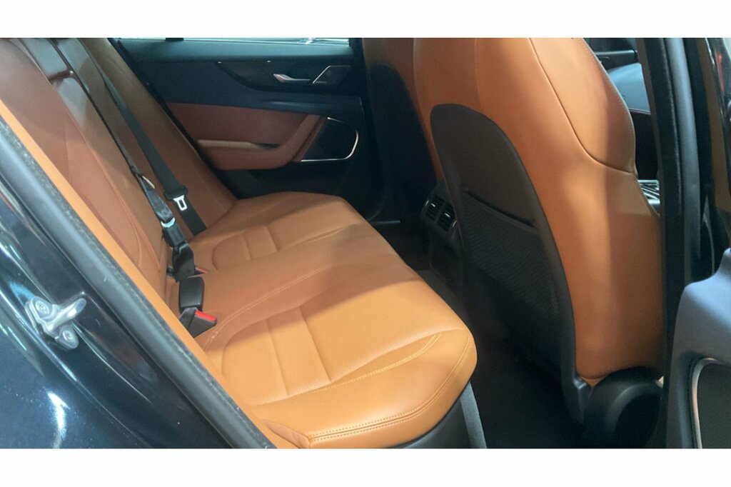 Jaguar XE Saloon Black #3