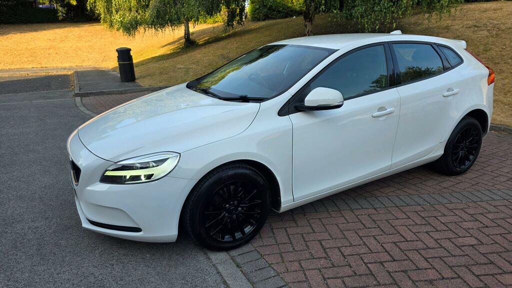 Volvo V40 2.0 D4 R-design 188 Bhp. Free Road Tax-cazulez Red #22