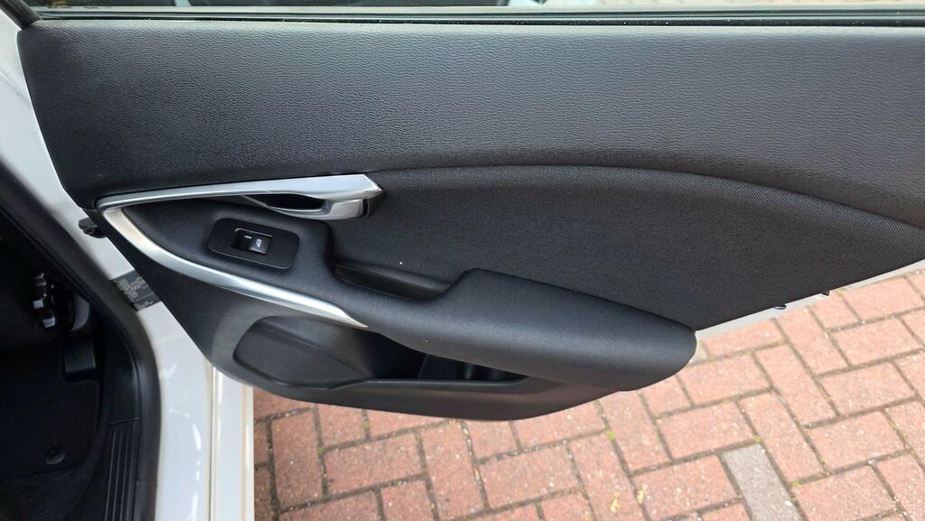Volvo V40 2.0 D4 R-design 188 Bhp. Free Road Tax-cazulez Red #47