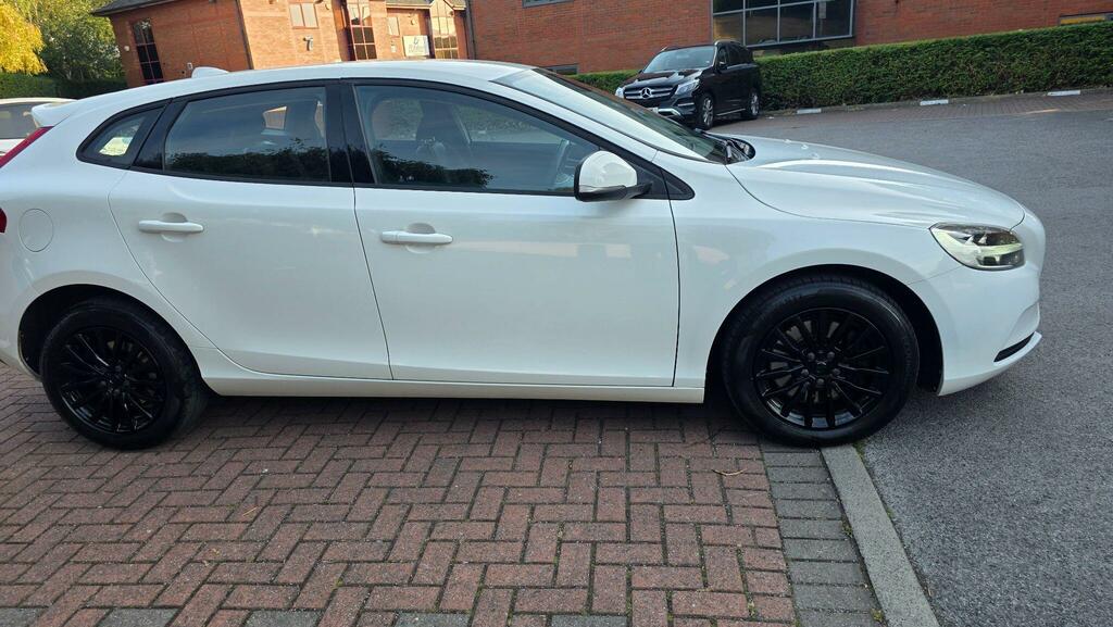 Volvo V40 2.0 D4 R-design 188 Bhp. Free Road Tax-cazulez Red #7