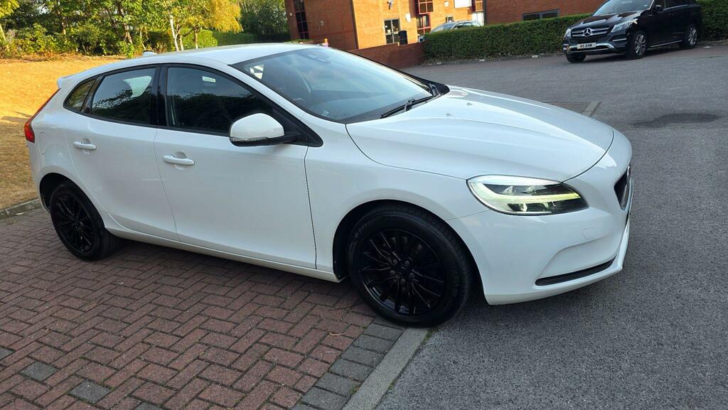 Volvo V40 Momentum Nav Plus White #6