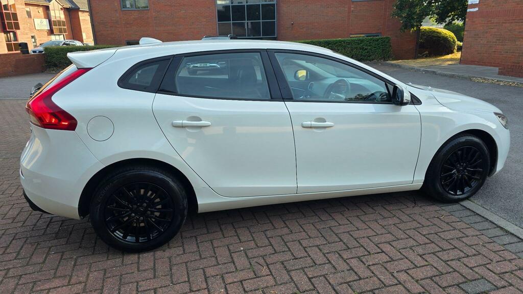 Volvo V40 2.0 D4 R-design 188 Bhp. Free Road Tax-cazulez Red #10
