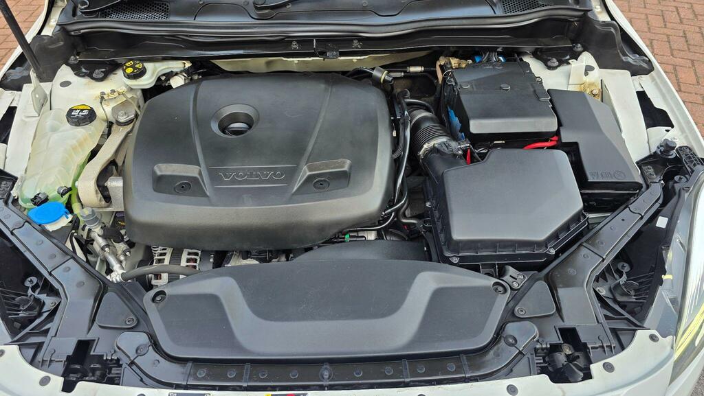 Volvo V40 2.0 D4 R-design 188 Bhp. Free Road Tax-cazulez Red #53