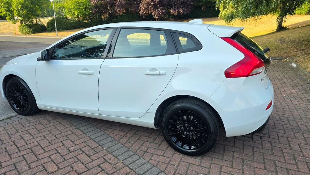 Volvo V40 2.0 D4 R-design 188 Bhp. Free Road Tax-cazulez Red #15