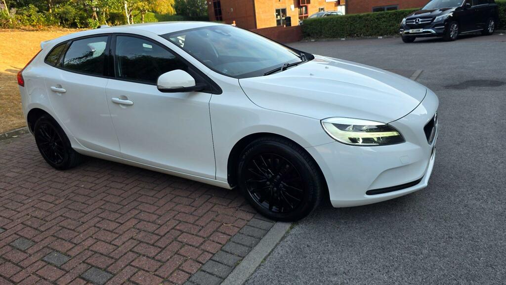 Volvo V40 Momentum Nav Plus White #5