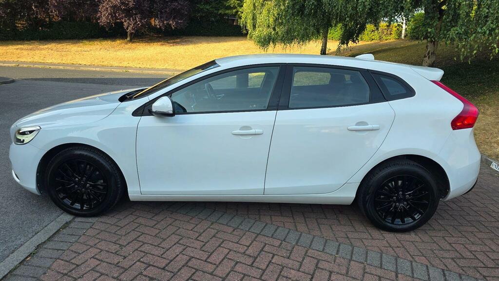 Volvo V40 2.0 D4 R-design 188 Bhp. Free Road Tax-cazulez Red #18