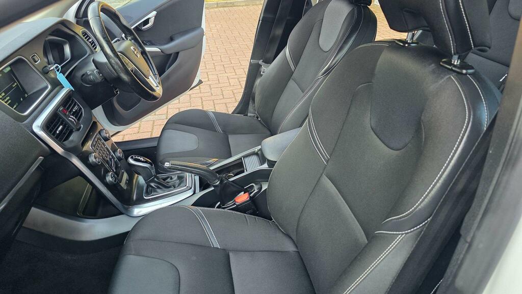 Volvo V40 2.0 D4 R-design 188 Bhp. Free Road Tax-cazulez Red #33