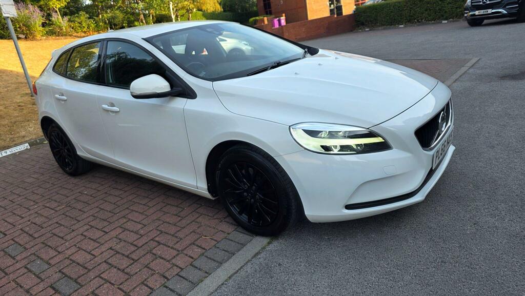 Volvo V40 Momentum Nav Plus White #3