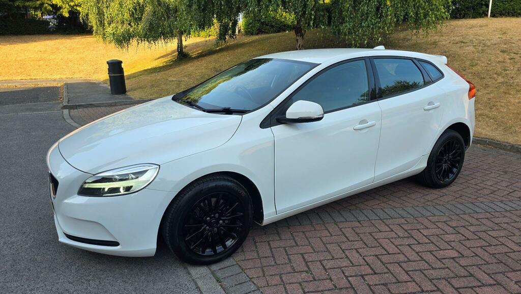 Volvo V40 2.0 D4 R-design 188 Bhp. Free Road Tax-cazulez Red #21