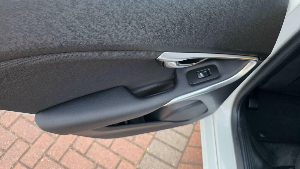 Volvo V40 2.0 D4 R-design 188 Bhp. Free Road Tax-cazulez Red #46