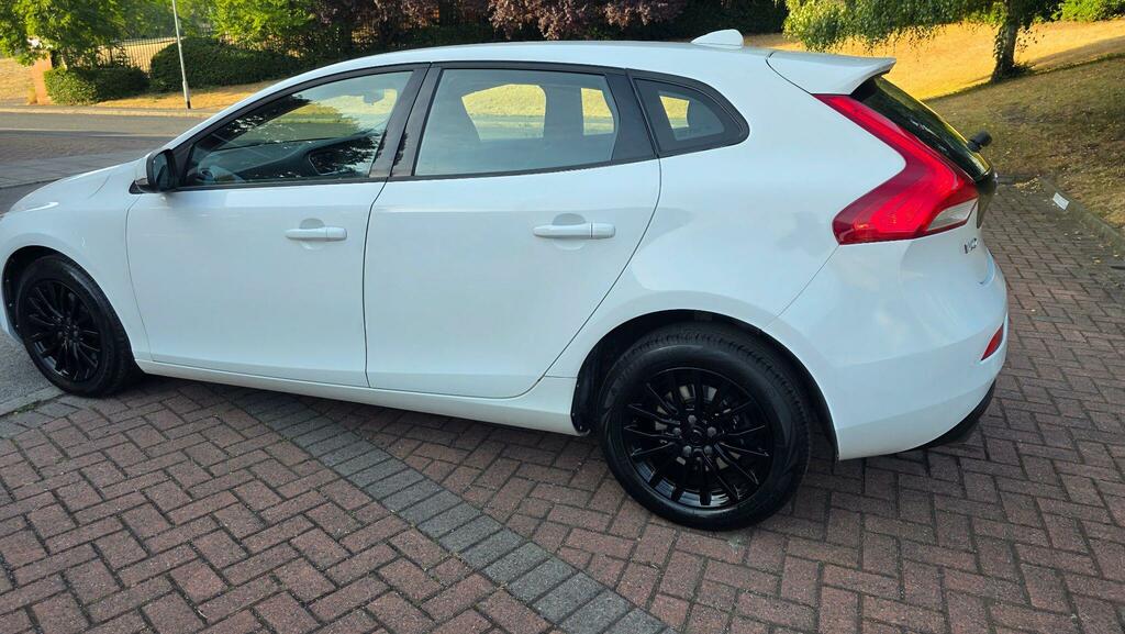 Volvo V40 2.0 D4 R-design 188 Bhp. Free Road Tax-cazulez Red #16