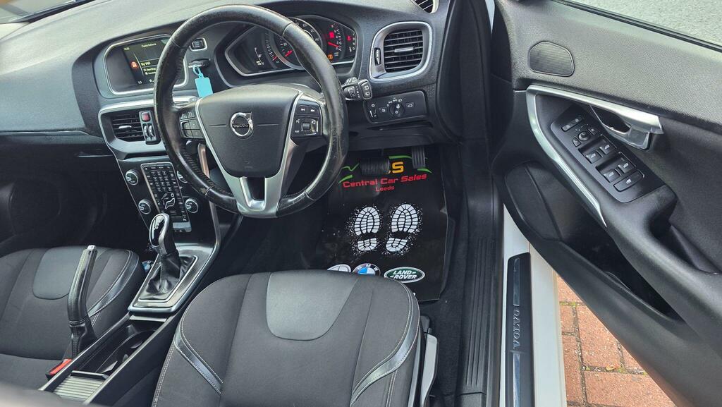 Volvo V40 2.0 D4 R-design 188 Bhp. Free Road Tax-cazulez Red #24