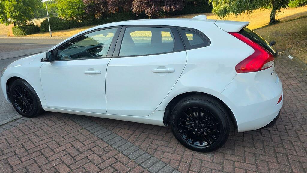Volvo V40 2.0 D4 R-design 188 Bhp. Free Road Tax-cazulez Red #17