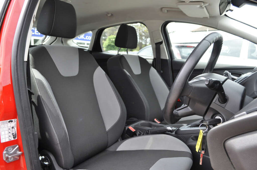 Ford Focus 1.6 Focus Zetec 125 Red #4