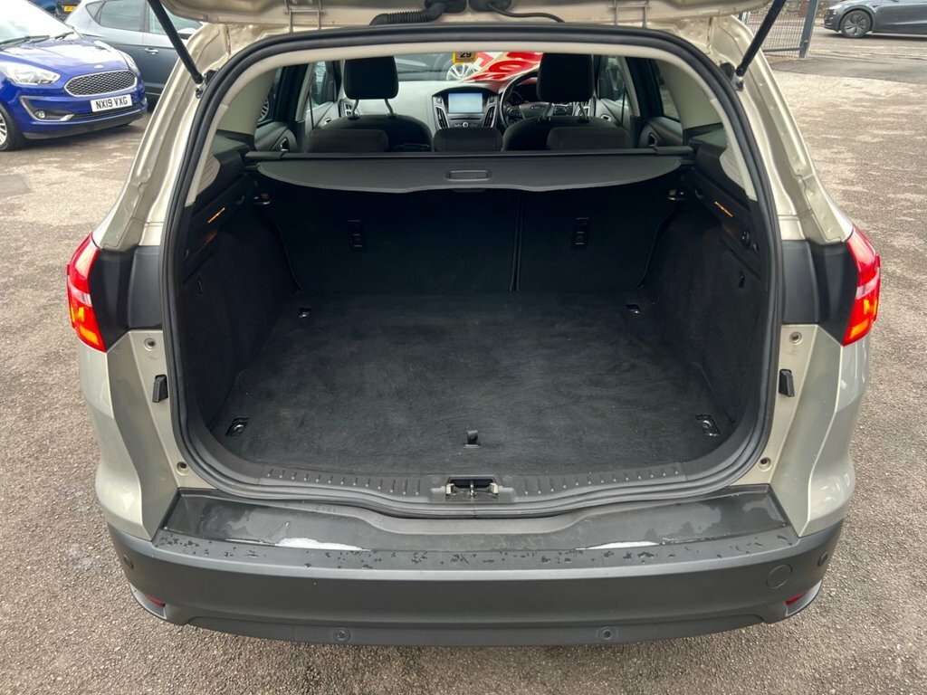 Ford Focus 1L Titanium Silver #4