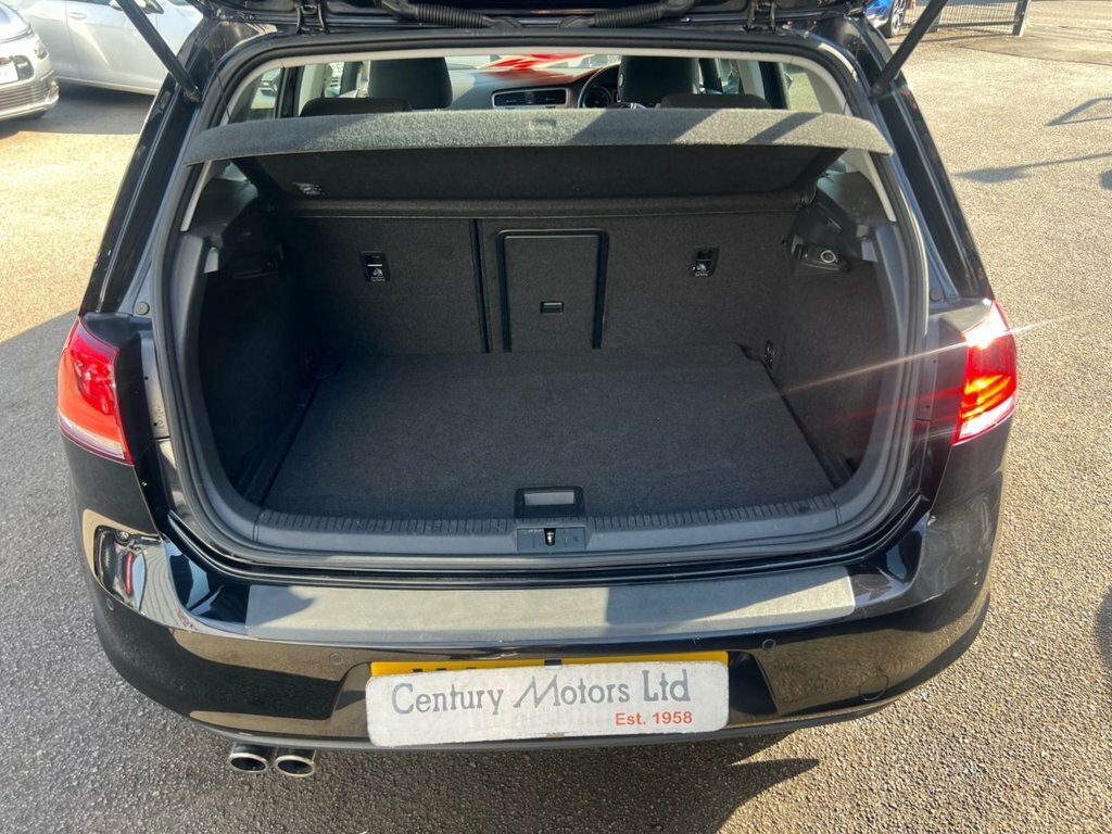 Volkswagen Golf 2L Match Black #4