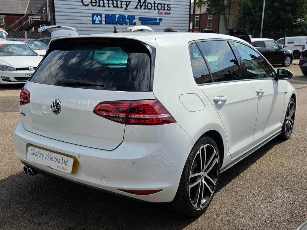 Volkswagen Golf 2L Gtd White #4