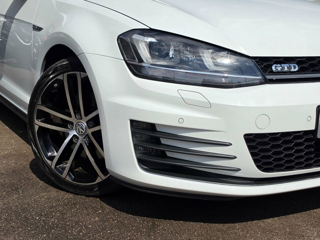 Volkswagen Golf 2L Gtd White #6