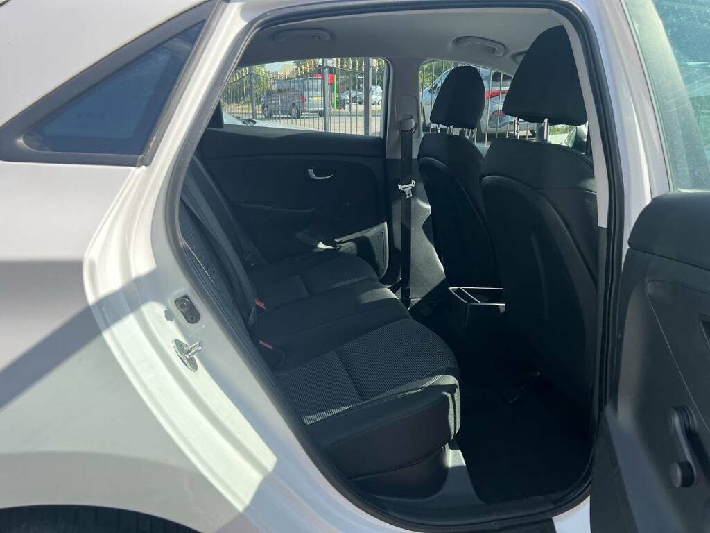 Hyundai I30 1.4 Blue Drive S Euro 6 Ss White #8