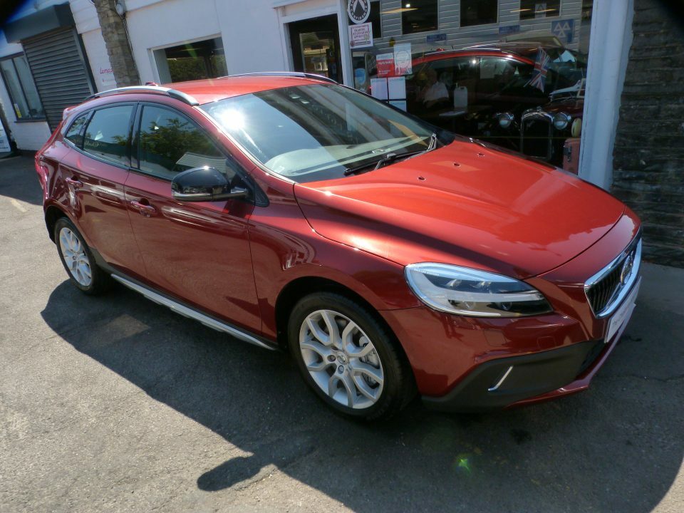 Volvo V40 Cross Country 1.5 T3 Pro Red #4