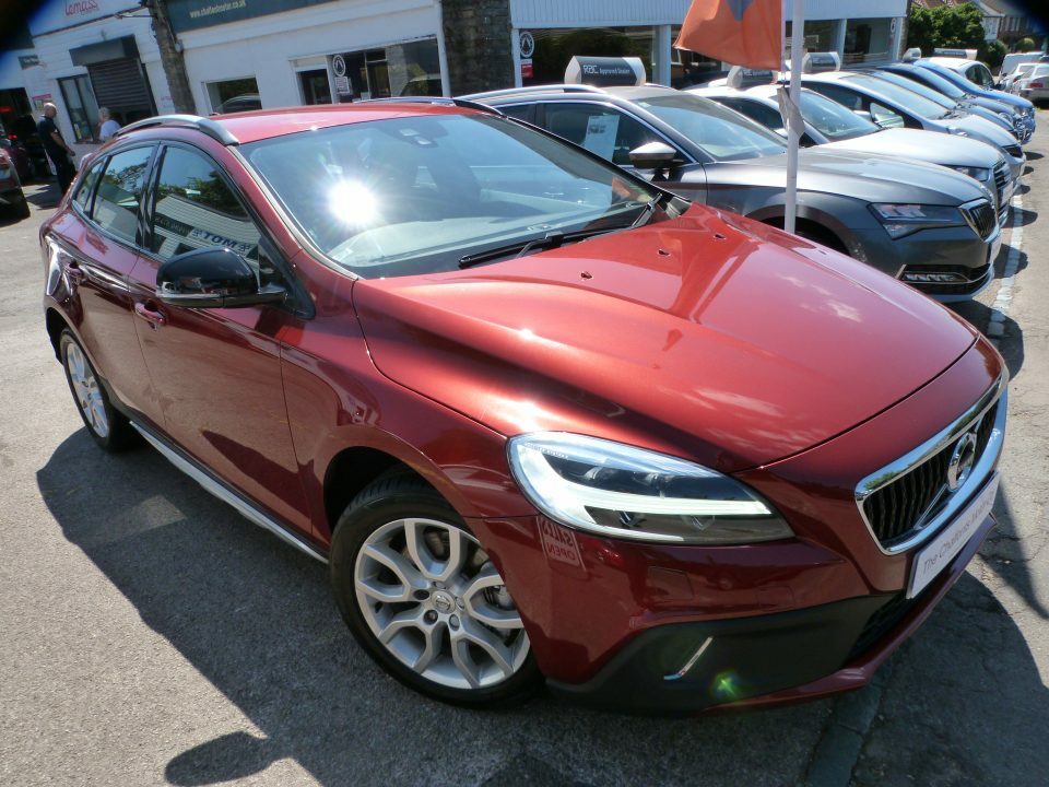 Volvo V40 Cross Country 1.5 T3 Pro Red