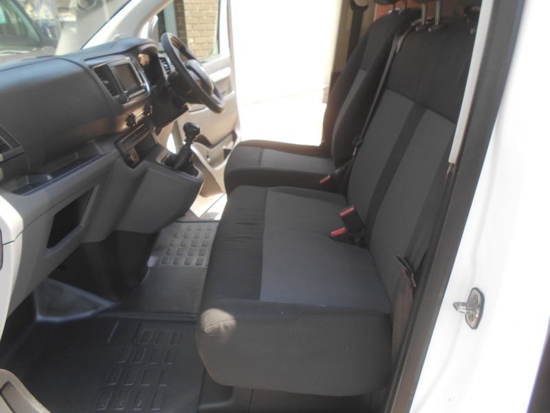 Vauxhall Vivaro 2700 1.5D 120Ps Sportive H1 Van White #25