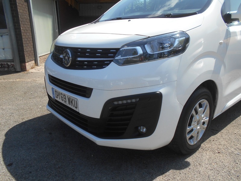 Vauxhall Vivaro 2700 1.5D 120Ps Sportive H1 Van White #13