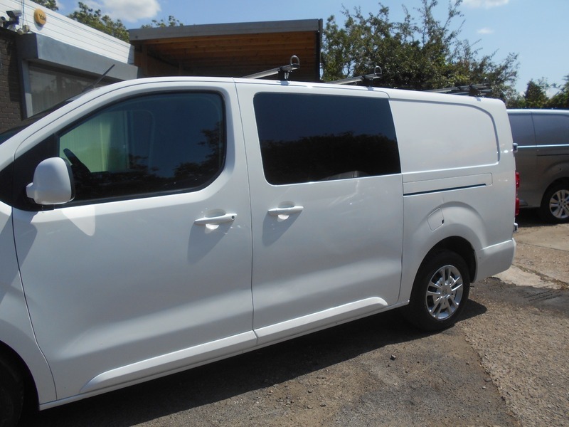 Vauxhall Vivaro 2700 1.5D 120Ps Sportive H1 Van White #15