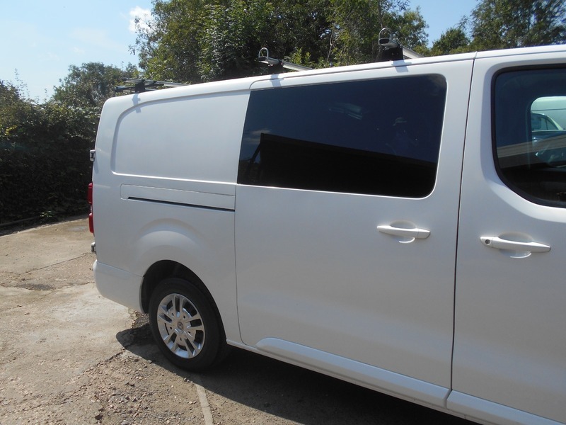 Vauxhall Vivaro 2700 1.5D 120Ps Sportive H1 Van White #8