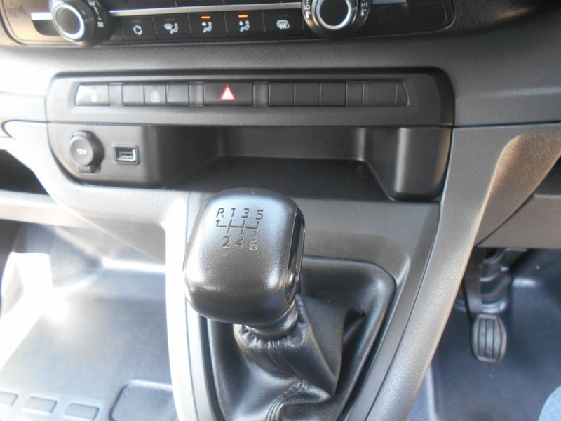 Vauxhall Vivaro 2700 1.5D 120Ps Sportive H1 Van White #38
