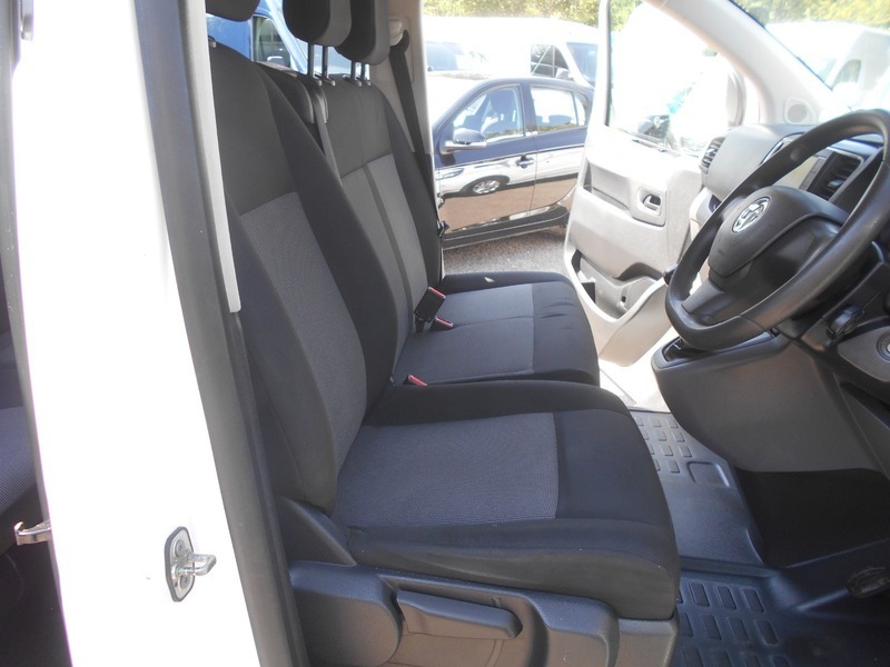 Vauxhall Vivaro 2700 1.5D 120Ps Sportive H1 Van White #28