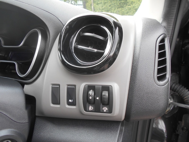 Renault Trafic Sl29 Energy Dci 125 Sport Nav Van Black #29