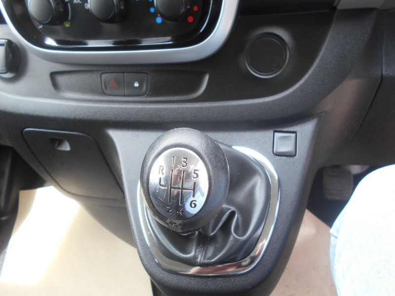 Renault Trafic Sl29 Energy Dci 125 Sport Nav Van Black #39