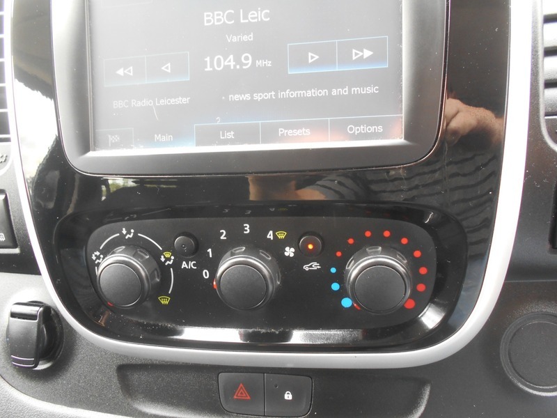 Renault Trafic Sl29 Energy Dci 125 Sport Nav Van Black #38